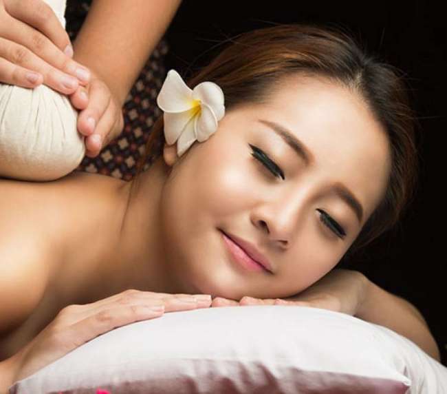 Massage with herbal balls